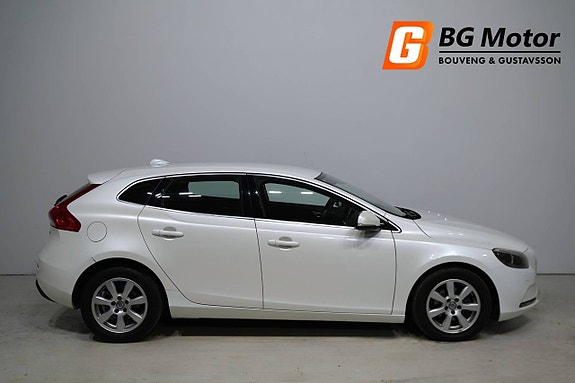 Volvo V40 2 of 5