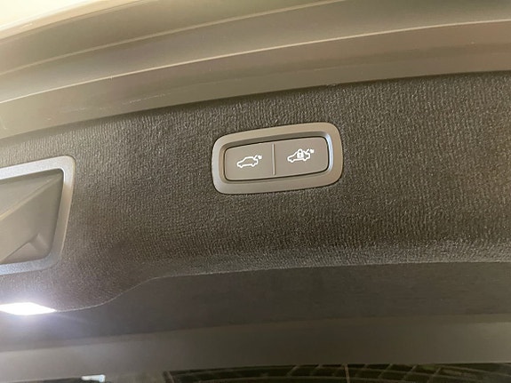 Polestar 3 8 of 16
