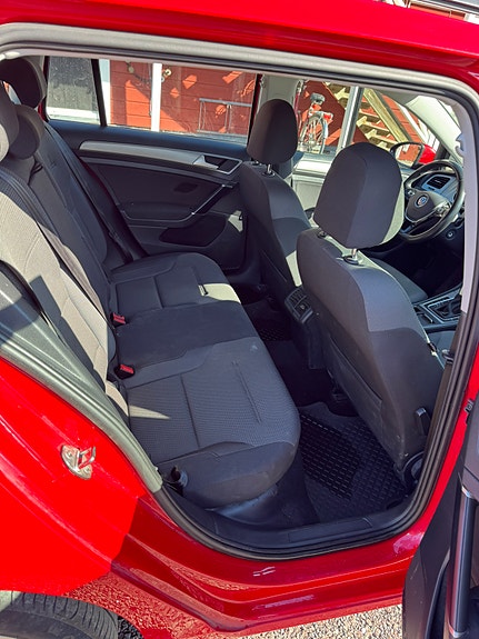 Volkswagen Golf VII 7 of 12