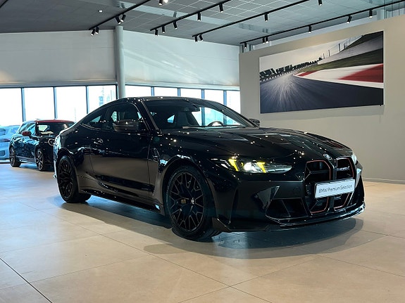 BMW M4 3 of 5