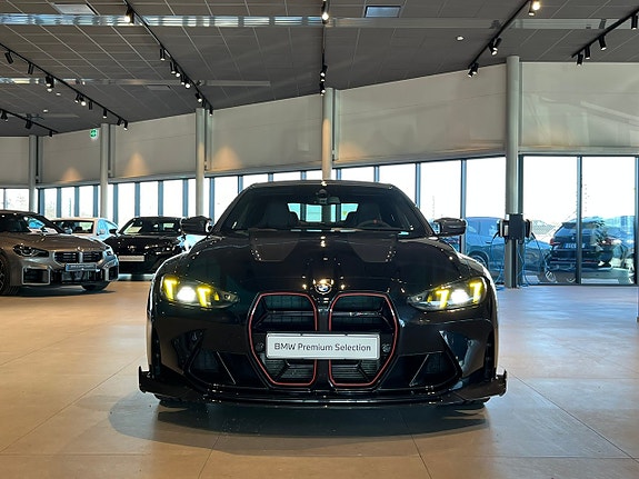 BMW M4 2 of 5
