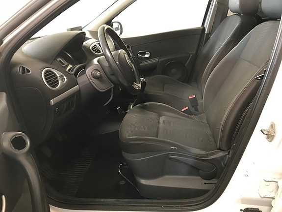 Renault Clio 11 of 13