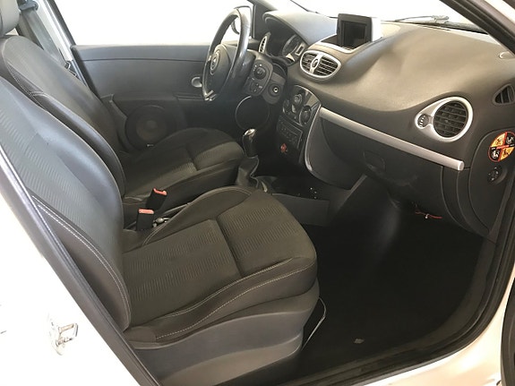 Renault Clio 10 of 13