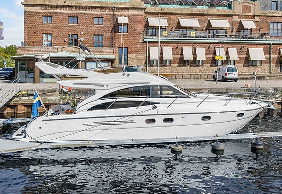 Princess 42 Flybridge 2 of 12