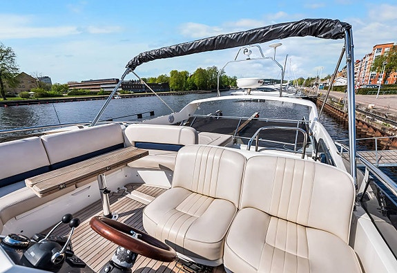 Princess 42 Flybridge 5 of 12