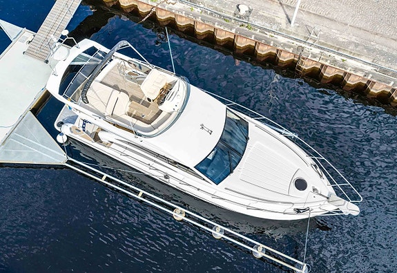 Princess 42 Flybridge 3 of 12