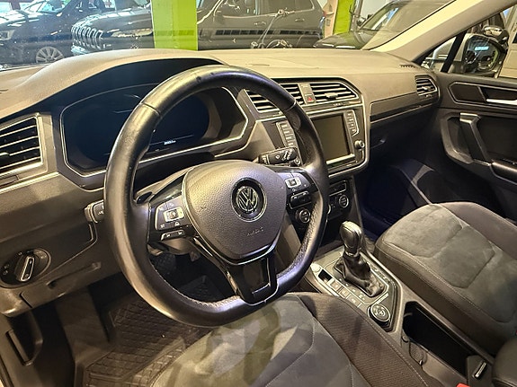 Volkswagen Tiguan 9 of 16