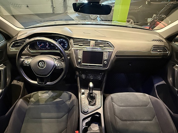 Volkswagen Tiguan 12 of 16