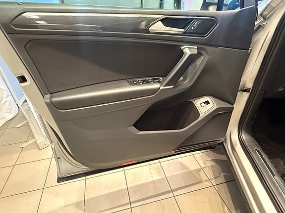 Volkswagen Tiguan 7 of 16