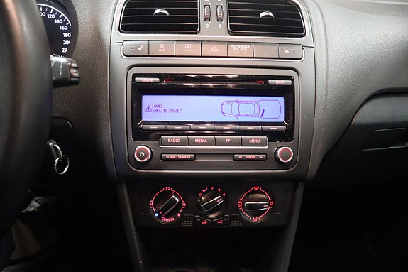 Volkswagen Polo 16 of 23