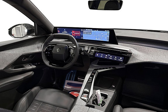Peugeot e-5008 12 of 23
