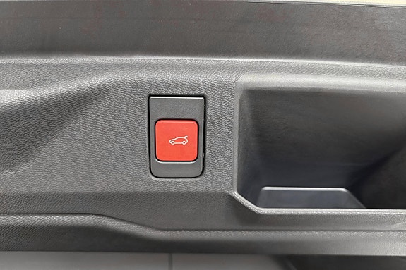 Peugeot e-5008 16 of 23