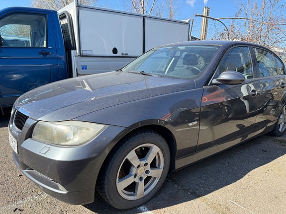 BMW 318 2 of 5