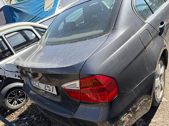 BMW 318 4 of 5
