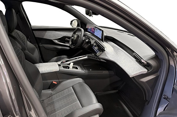 Peugeot e-5008 11 of 23
