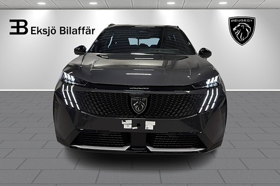 Peugeot e-5008 2 of 5
