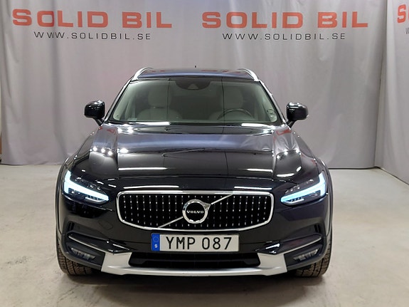 Volvo V90 Cross Country 2 of 5