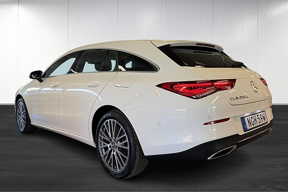 Mercedes-Benz CLA250 e 4 of 5