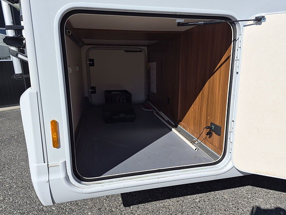 Hobby Optima de Luxe T65 GE långbäddar, endast 4000 mil, mkt fin 7 of 24