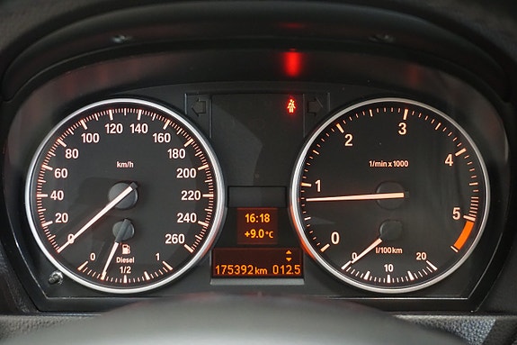BMW 318d 16 of 22