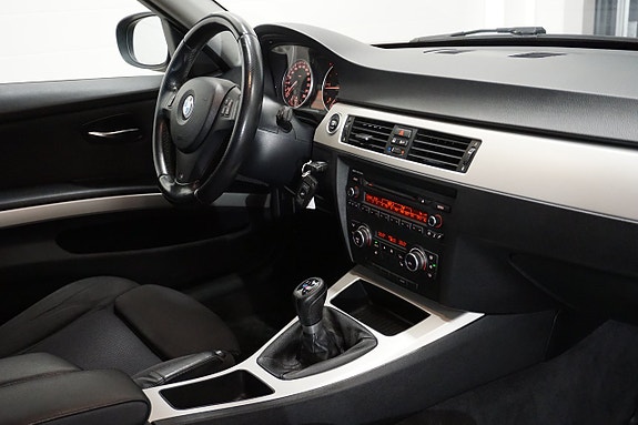 BMW 318d 14 of 22