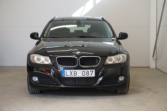 BMW 318d 3 of 5