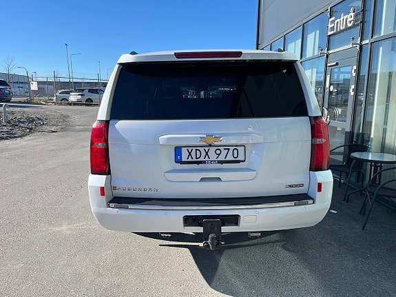Chevrolet Suburban 5 of 5
