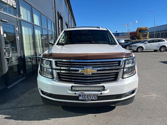 Chevrolet Suburban 4 of 5