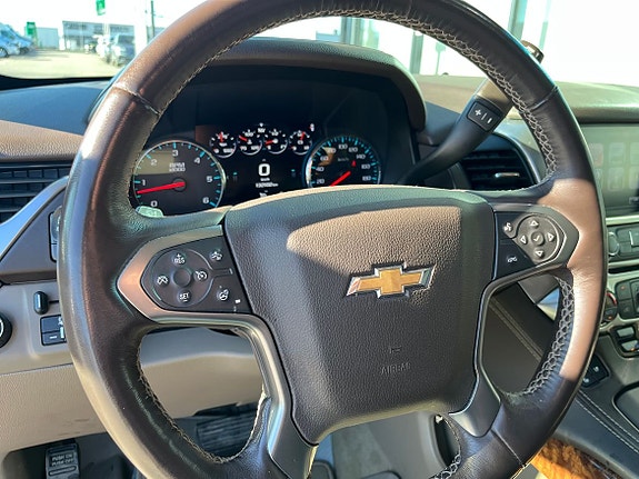 Chevrolet Suburban 14 of 28