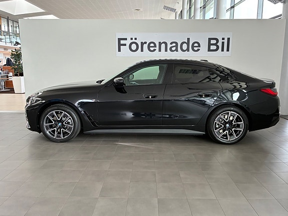 BMW i4 3 of 14