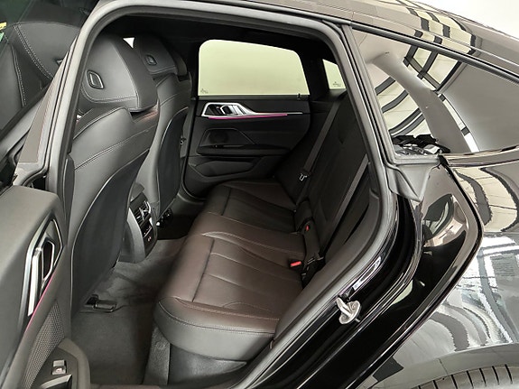 BMW i4 11 of 14