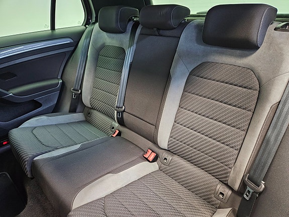 Volkswagen Golf VII 21 of 28