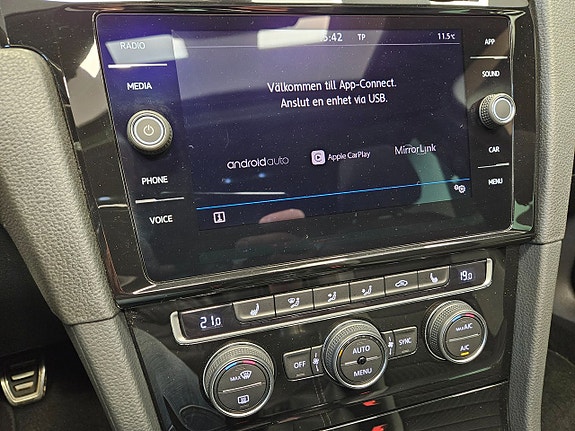Volkswagen Golf VII 26 of 28