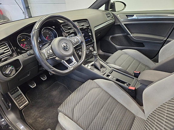 Volkswagen Golf VII 13 of 28