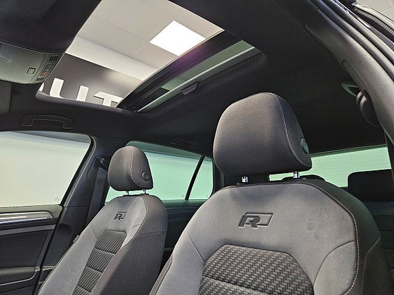 Volkswagen Golf VII 17 of 28