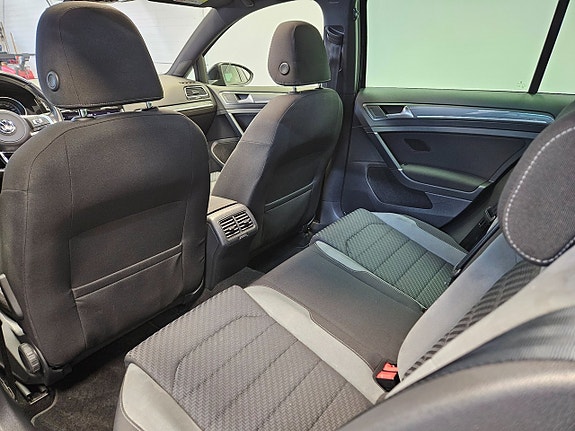 Volkswagen Golf VII 18 of 28