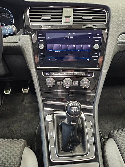 Volkswagen Golf VII 24 of 28