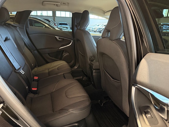 Volvo V40 Cross Country 10 of 18
