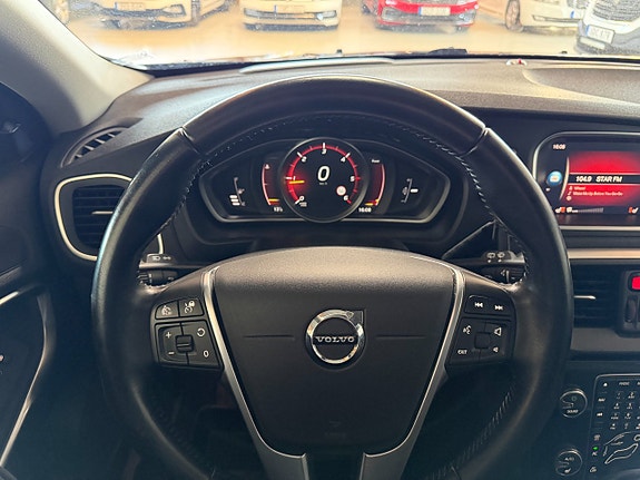 Volvo V40 Cross Country 14 of 18