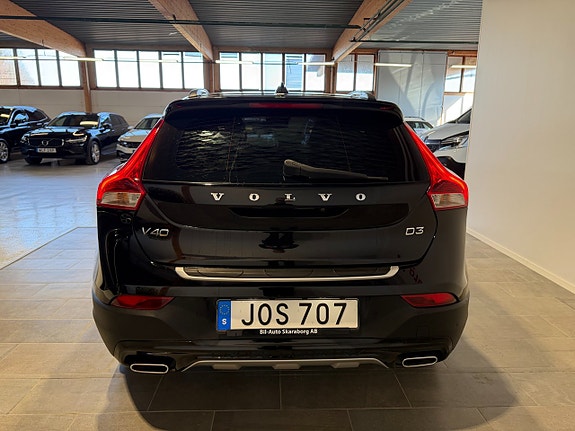 Volvo V40 Cross Country 8 of 18