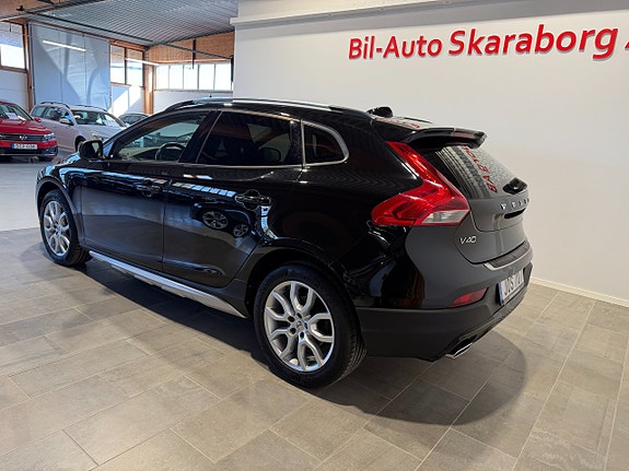 Volvo V40 Cross Country 3 of 5
