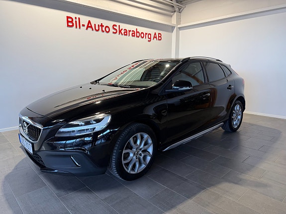 Volvo V40 Cross Country 2 of 5