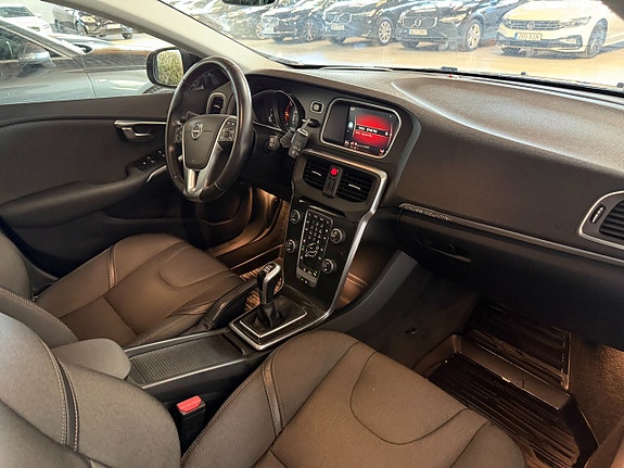 Volvo V40 Cross Country 12 of 18
