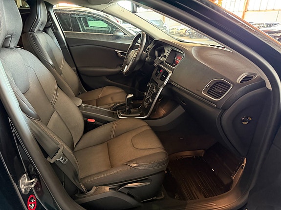 Volvo V40 Cross Country 11 of 18