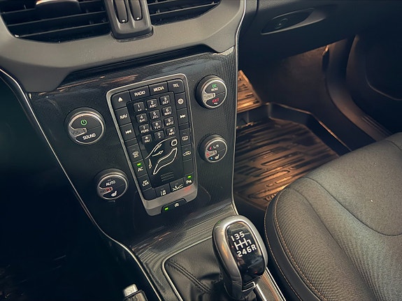 Volvo V40 Cross Country 16 of 18