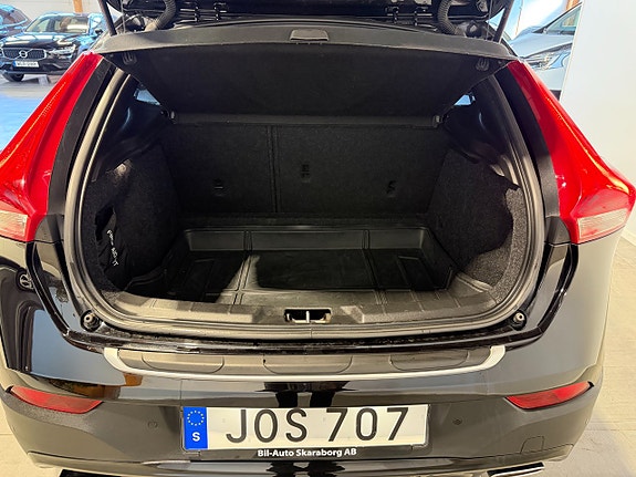 Volvo V40 Cross Country 9 of 18