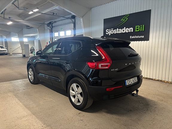 Volvo XC40 3 of 5
