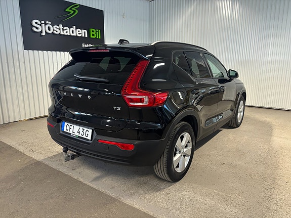 Volvo XC40 4 of 5