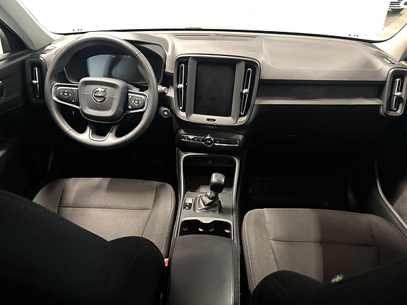 Volvo XC40 7 of 23