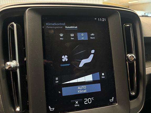 Volvo XC40 17 of 23